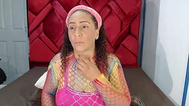 EvaMills1 online show from 02.08.25