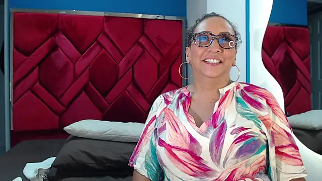 EvaMills1 online show from 02.20.25