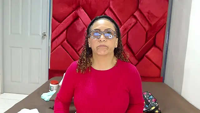 EvaMills1 online show from 02.24.25