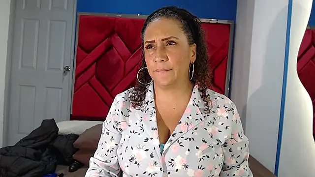 EvaMills1 online show from 02.25.25