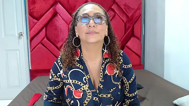 EvaMills1 online show from 03.03.25