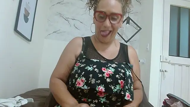 EvaMills1 online show from 09.29.25