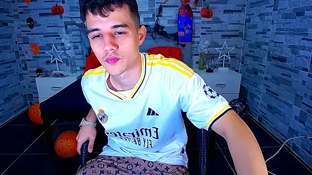 Snapshot of ADAM_HOT chatting on 10.16.25 ADAM HOT online show from 10.16.25