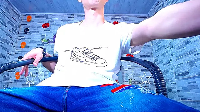 Snapshot of ADAM_HOT chatting on 10.25.25 ADAM HOT online show from 10.25.25