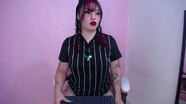 Dominic Queen online show from 10.03.25
