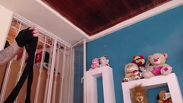 Snapshot of Cuty_sexy_hot chatting on 12.14.25 Cuty sexy hot online show from 12.14.25