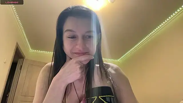Snapshot of Alice__grace chatting on 02.13.25 Alice grace online show from 02.13.25
