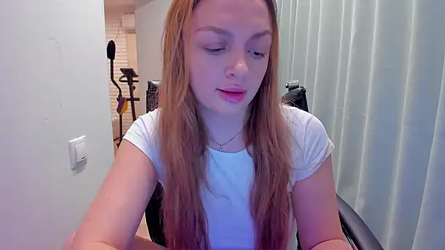 Snapshot of realfairy chatting on 02.01.25 realfairy online show from 02.01.25
