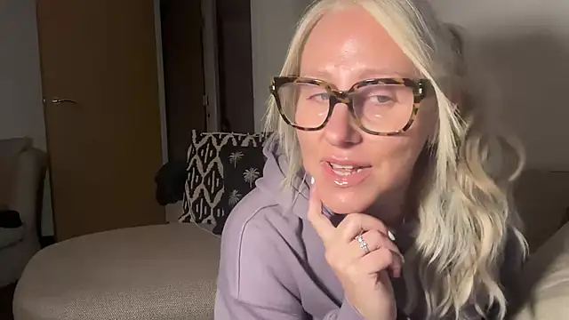 MelodyCollinsUk online show from 03.02.25