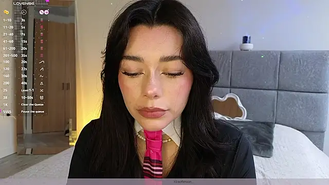 Soffimoon  online show from 03.17.26