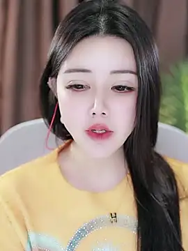 Qiaoqiao  online show from 01.07.25