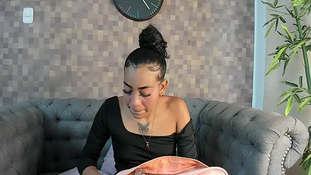 flavia cruz online show from 10.30.25