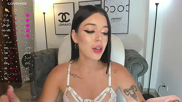 Snapshot of zoee_jackson chatting on 12.29.24 zoee jackson online show from 12.29.24