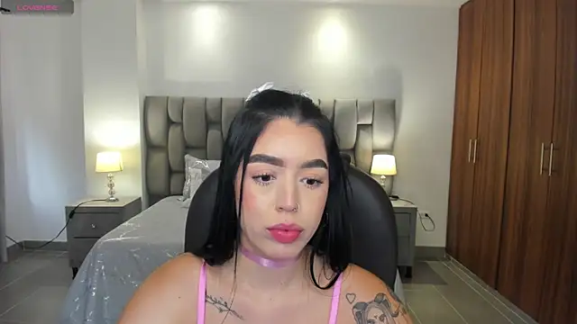 Snapshot of zoee_jackson chatting on 06.04.26 zoee jackson online show from 06.04.26