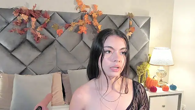 Luisa0110 online show from 10.28.25