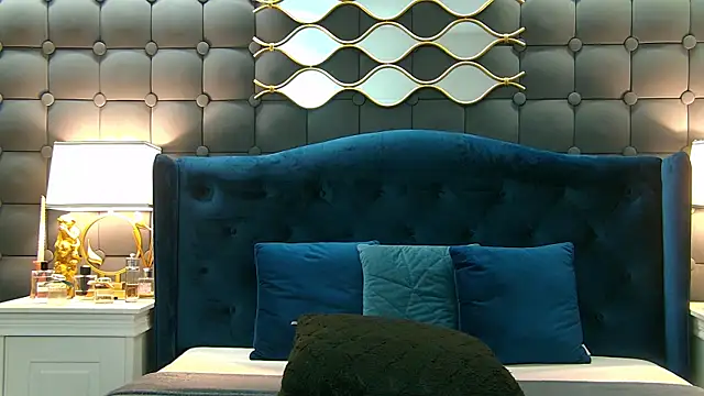 LeyaCass online show from 01.24.25