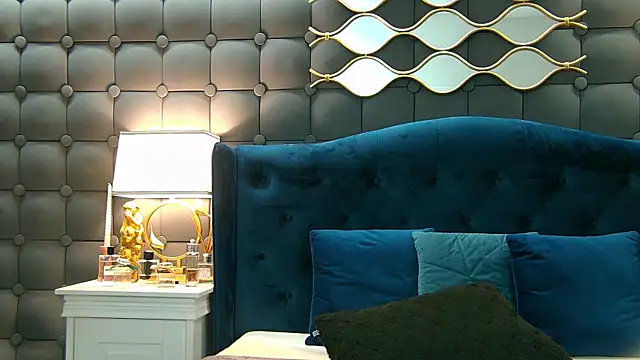 LeyaCass online show from 01.24.25