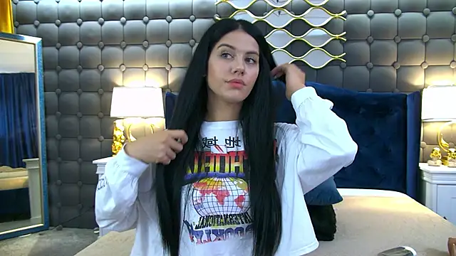 LeyaCass online show from 09.10.25