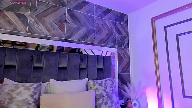 TaniaSmith1 online show from 11.24.25