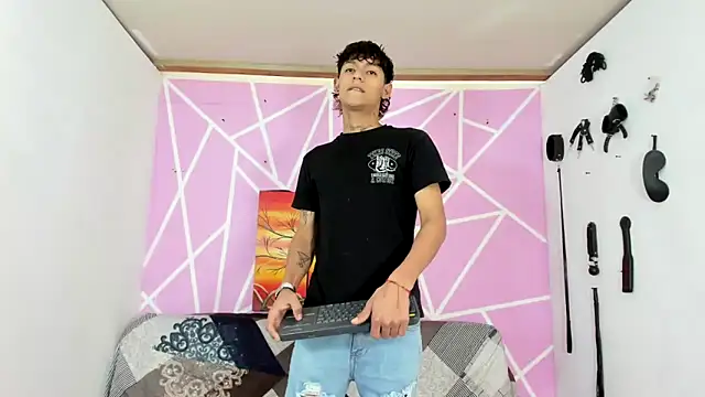 Fresahot2005 online show from 01.26.25