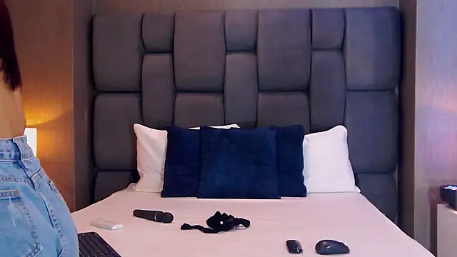 SophieWolkman online show from 03.18.25