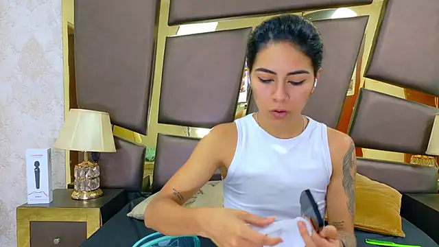 Snapshot of NicoleEsposito chatting on 02.03.26 NicoleEsposito online show from 02.03.26