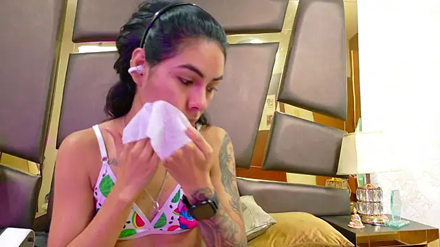 Snapshot of NicoleEsposito chatting on 02.04.26 NicoleEsposito online show from 02.04.26