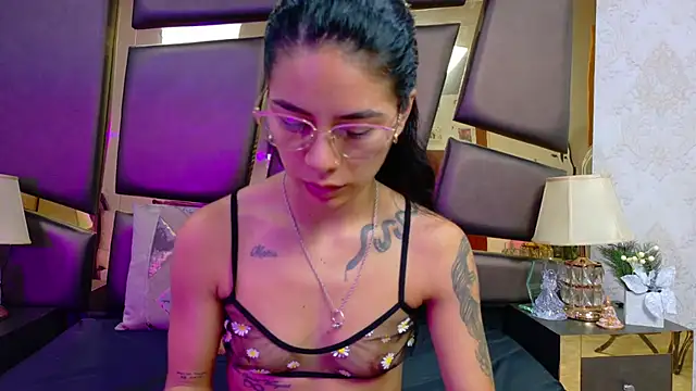 Snapshot of NicoleEsposito chatting on 02.20.26 NicoleEsposito online show from 02.20.26