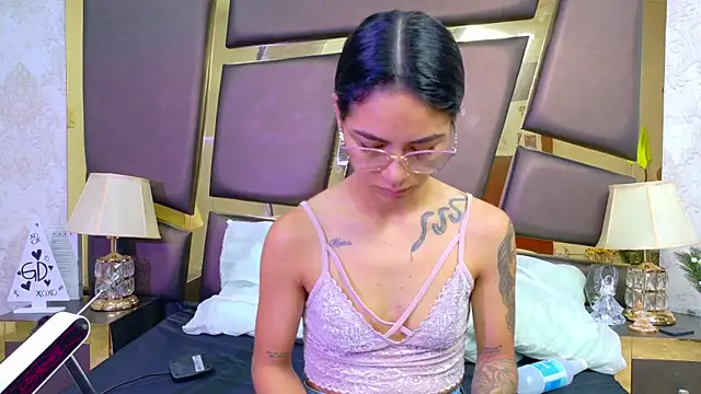 Snapshot of NicoleEsposito chatting on 02.27.26 NicoleEsposito online show from 02.27.26