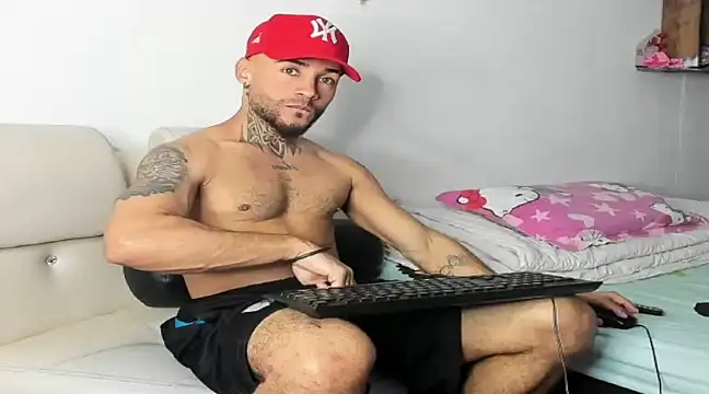 Snapshot of BruceNixon chatting on 01.08.25 BruceNixon online show from 01.08.25