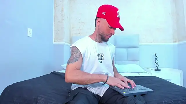 Snapshot of BruceNixon chatting on 02.04.25 BruceNixon online show from 02.04.25