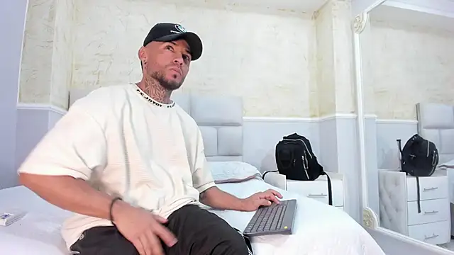 Snapshot of BruceNixon chatting on 02.14.25 BruceNixon online show from 02.14.25