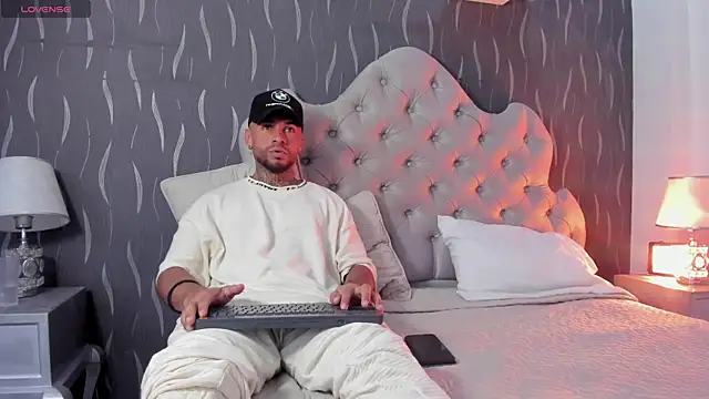 Snapshot of BruceNixon chatting on 03.08.25 BruceNixon online show from 03.08.25