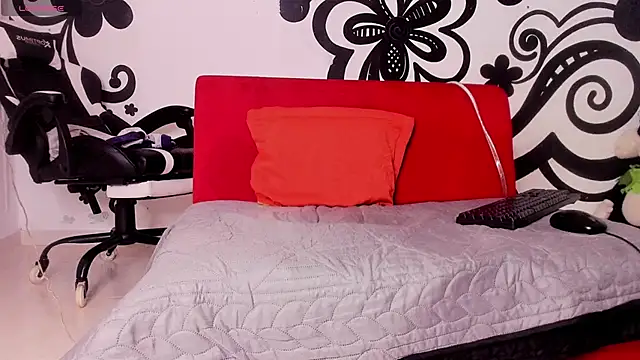 Snapshot of BruceNixon chatting on 09.22.25 BruceNixon online show from 09.22.25