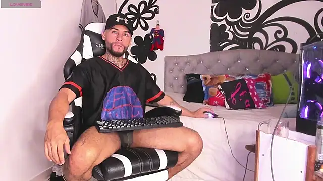 Snapshot of BruceNixon chatting on 10.03.25 BruceNixon online show from 10.03.25