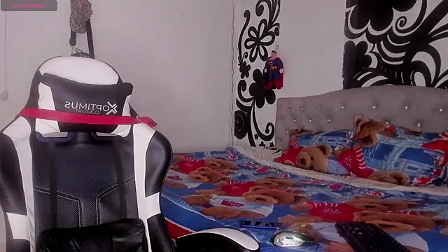 Snapshot of BruceNixon chatting on 10.21.25 BruceNixon online show from 10.21.25