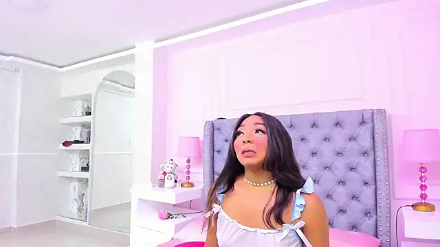 HaileeRoberts online show from 09.19.25