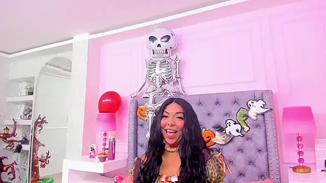 HaileeRoberts online show from 10.18.25