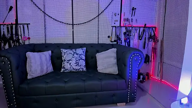 Snapshot of yey_bdsm chatting on 02.21.25 yey bdsm online show from 02.21.25