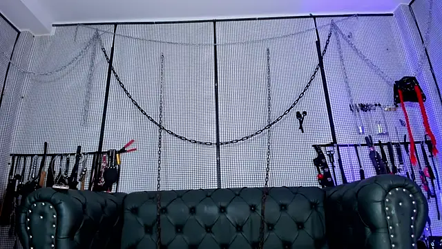 Snapshot of yey_bdsm chatting on 09.27.25 yey bdsm online show from 09.27.25