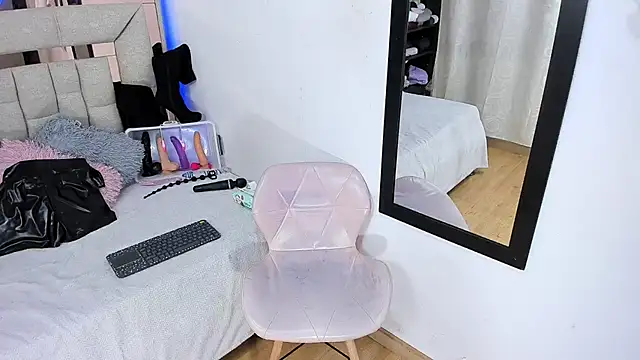 melody bonnet online show from 02.05.26