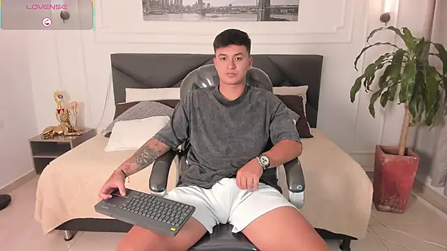 Cristopher strong online show from 05.17.26