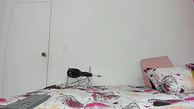 Snapshot of antonella_bonne chatting on 03.11.25 antonella bonne online show from 03.11.25