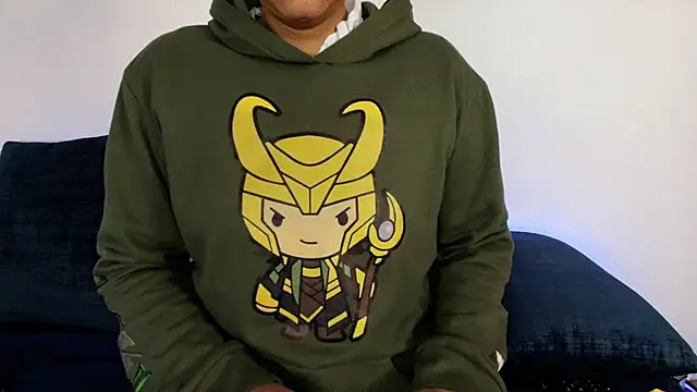 Snapshot of Elliee_ chatting on 12.05.25 Elliee online show from 12.05.25