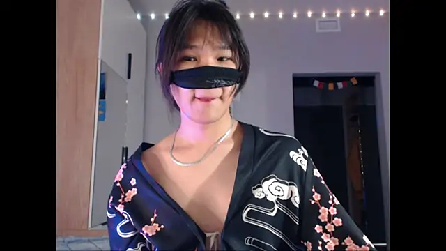 Snapshot of yukitori_2 chatting on 01.19.25 yukitori 2 online show from 01.19.25