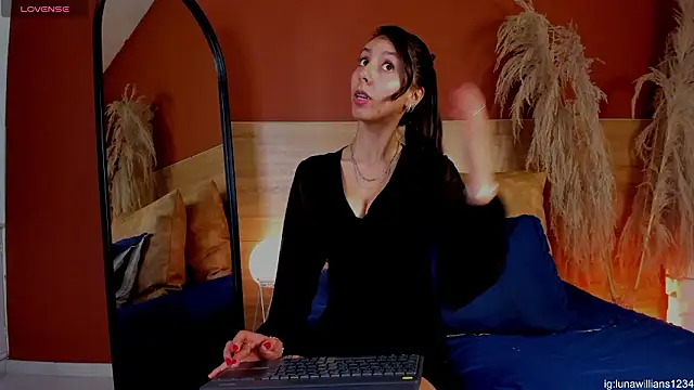 Snapshot of luna_willians chatting on 02.13.26 luna willians online show from 02.13.26