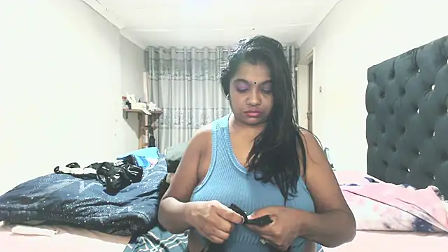 Snapshot of Indianmayaxoxo chatting on 07.10.26 Indianmayaxoxo online show from 07.10.26