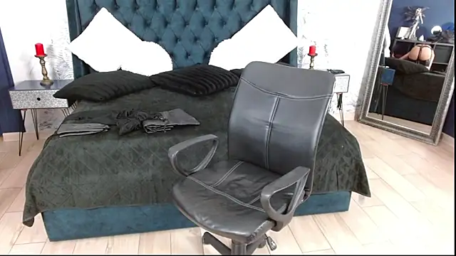 Snapshot of AlexiaKendall chatting on 12.29.24 AlexiaKendall online show from 12.29.24