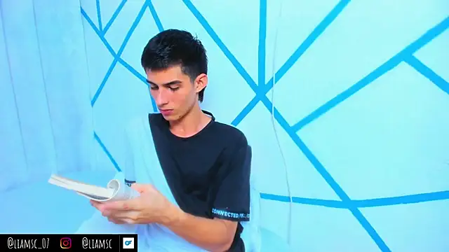 liam scott77 online show from 10.10.25