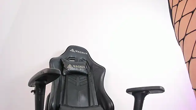 selena robertss  online show from 10.18.25